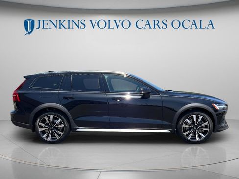 New 2026 Volvo V60 B5 Cross Country Ultra w/ Protection Package Premier AWD/4WD image 2