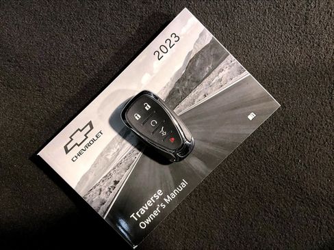 Used 2023 Chevrolet Traverse LT image 32