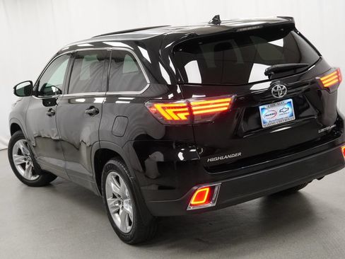 Used 2018 Toyota Highlander Limited AWD/4WD image 25