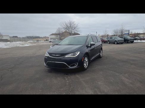 Used 2019 Chrysler Pacifica Limited image 28