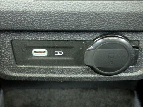 Certified 2024 Volkswagen Tiguan SE R-Line image 18