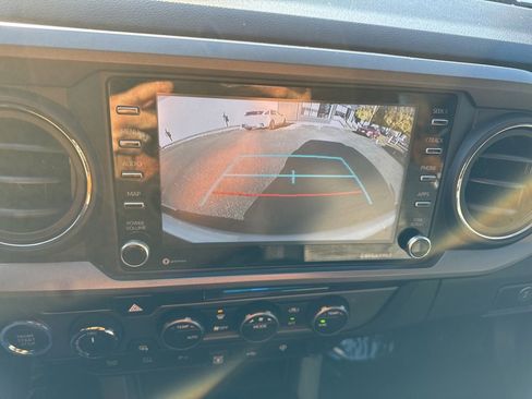 Used 2022 Toyota Tacoma TRD Off-Road image 40