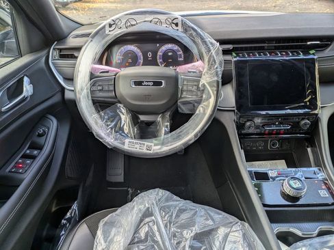 New 2025 Jeep Grand Cherokee L Altitude image 14