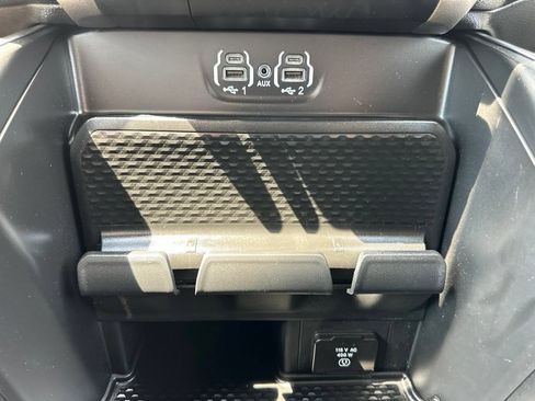 Used 2021 RAM 1500 Laramie AWD/4WD image 39
