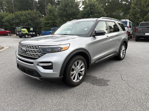 Used 2021 Ford Explorer Limited w/ Equipment Group 301A RWD image 3