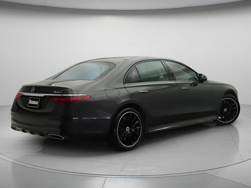 Used 2023 Mercedes-Benz S 500 4MATIC image 4