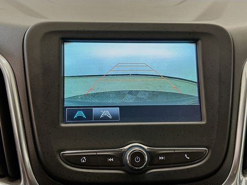 Used 2018 Chevrolet Equinox LS image 23