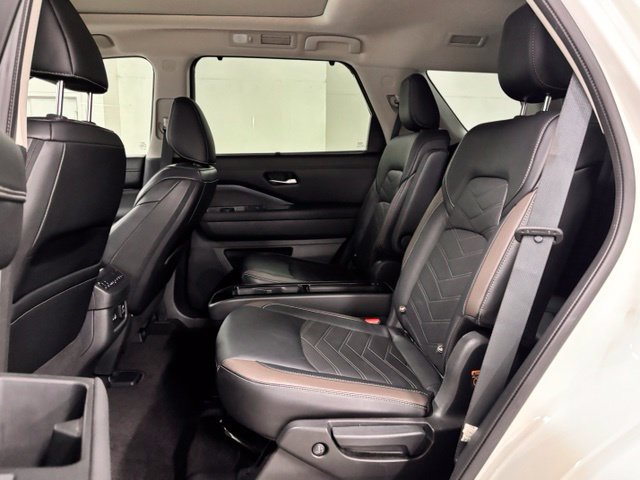 Used 2023 Nissan Pathfinder Platinum FWD image 20