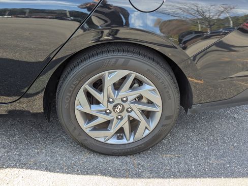 Used 2024 Hyundai Elantra SEL image 27