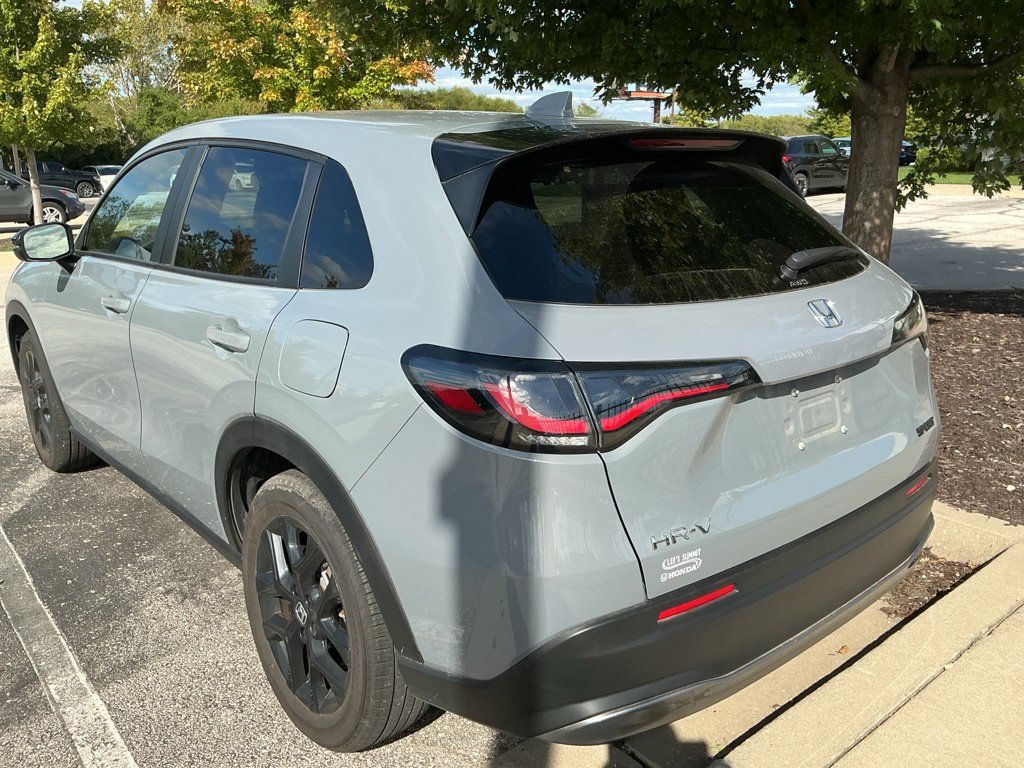 Used 2025 Honda HR-V Sport image 11