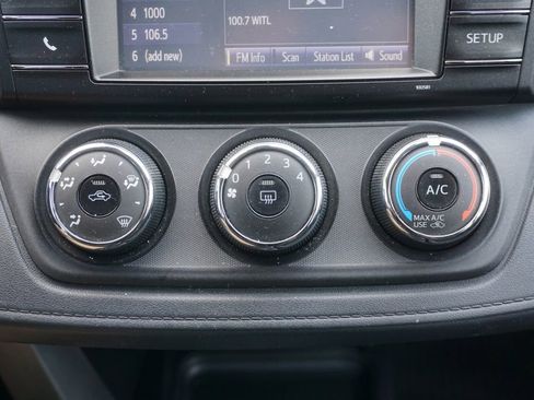 Used 2018 Toyota RAV4 LE image 9