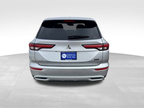 Used 2024 Mitsubishi Outlander SE image 4