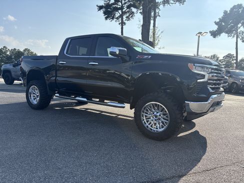 Used 2025 Chevrolet Silverado 1500 LTZ w/ LTZ Premium Package AWD/4WD image 2
