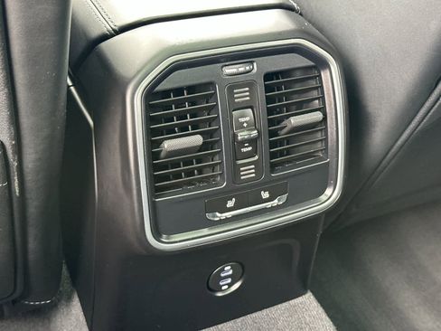 Certified 2025 Porsche Macan AWD/4WD image 14