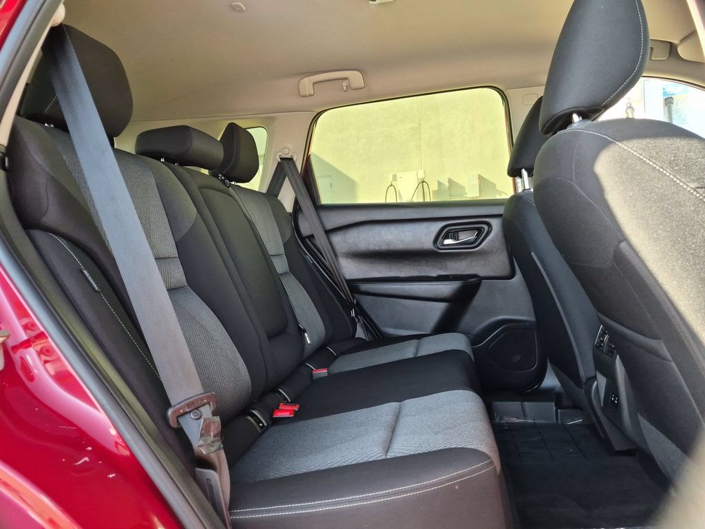 Used 2024 Nissan Rogue SV FWD image 16