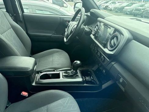 Used 2016 Toyota Tacoma TRD Off-Road w/ Premium & Technology Package AWD/4WD image 7