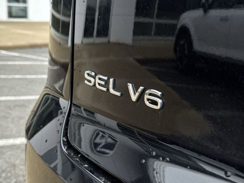 Certified 2023 Volkswagen Atlas Cross Sport SEL Premium R-Line image 33