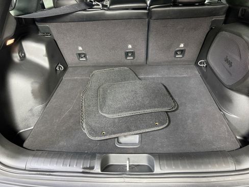 Used 2022 Jeep Cherokee Limited image 25