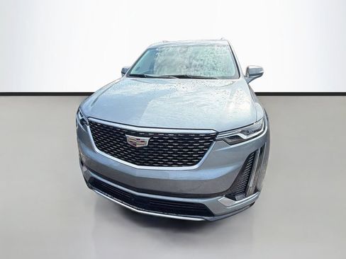 Used 2023 Cadillac XT6 Premium Luxury w/ Technology Package FWD image 2