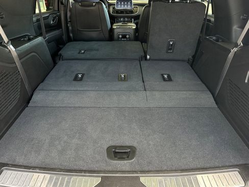 Used 2021 Chevrolet Tahoe RST w/ Luxury Package RWD image 18