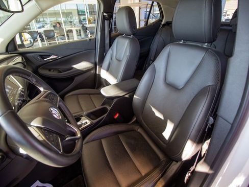 Used 2021 Buick Encore GX Essence image 15