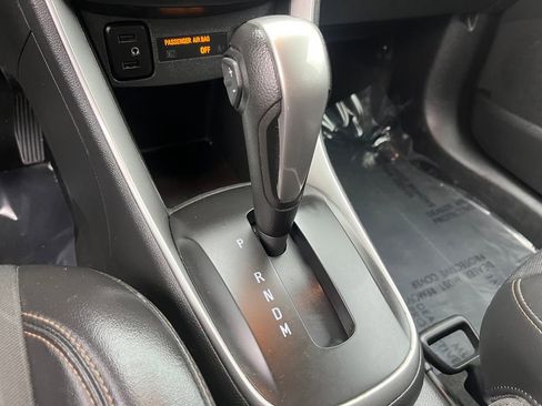 Used 2020 Chevrolet Trax LT w/ LT Convenience Package FWD image 35