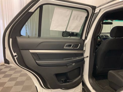 Used 2017 Ford Explorer XLT AWD/4WD image 22