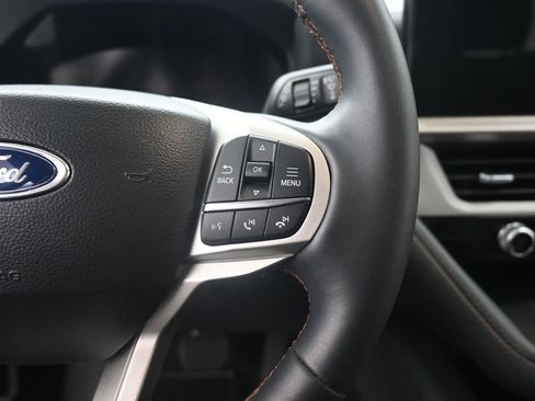 Used 2025 Ford Explorer Active w/ Active Comfort Package image 12