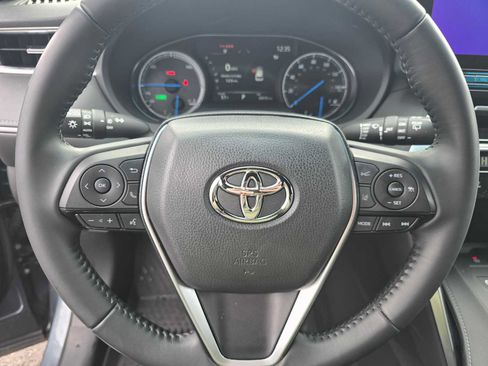 Used 2023 Toyota Venza XLE image 26