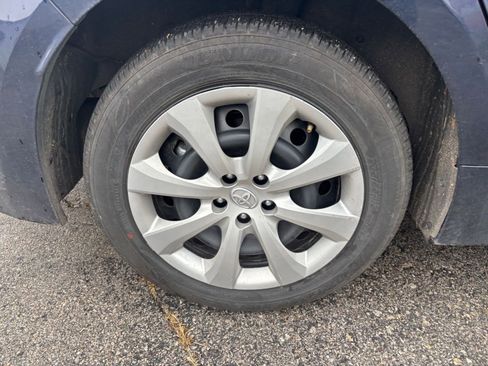 Used 2025 Toyota Corolla LE image 28