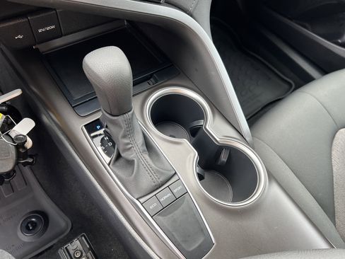 Certified 2022 Toyota Camry LE image 9