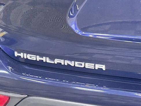 Used 2024 Toyota Highlander XLE AWD/4WD image 24