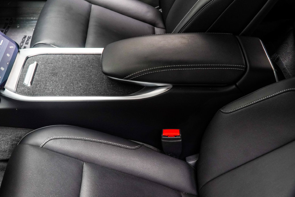 Used 2024 Lucid Air Pure RWD image 29