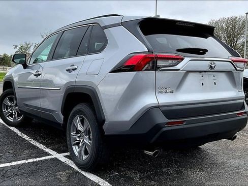 Used 2024 Toyota RAV4 LE AWD/4WD image 3