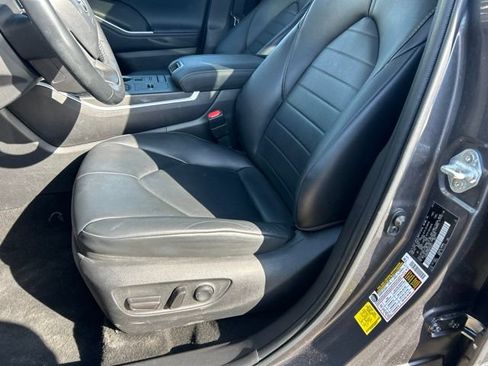 Used 2022 Toyota Highlander XLE AWD/4WD image 14