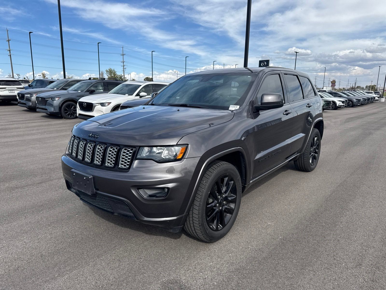 Used 2018 Jeep Grand Cherokee Altitude AWD/4WD image 3