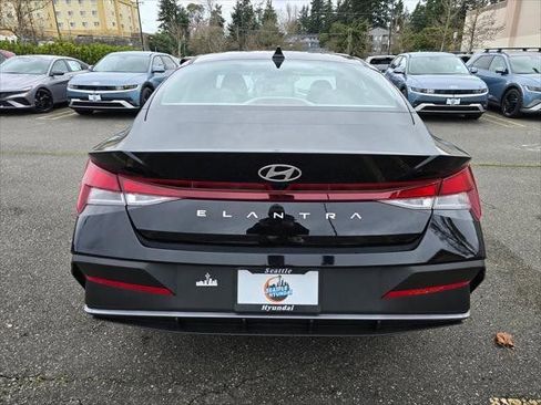 New 2026 Hyundai Elantra SE FWD image 6
