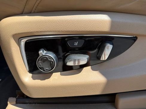 Used 2019 Cadillac Escalade Platinum AWD/4WD image 13