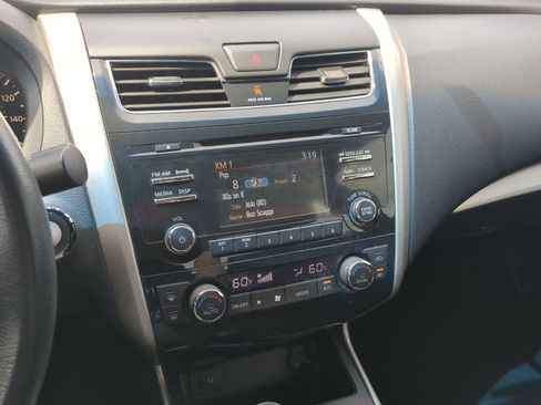 Used 2015 Nissan Altima 2.5 SV FWD image 18