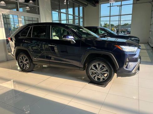 Used 2025 Toyota RAV4 Limited w/ Advanced Technology Package AWD/4WD image 5