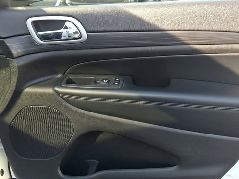 Used 2021 Jeep Grand Cherokee Laredo X image 10