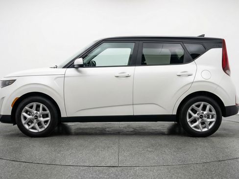 Used 2025 Kia Soul LX w/ LX Technology Package FWD image 5