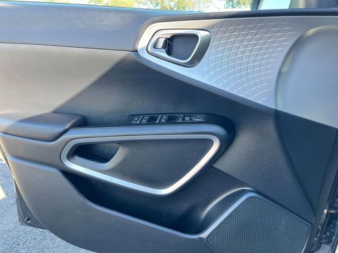 Used 2025 Kia Soul LX w/ LX Technology Package image 18