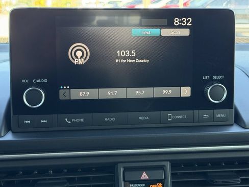 Used 2025 Honda Pilot Sport image 21