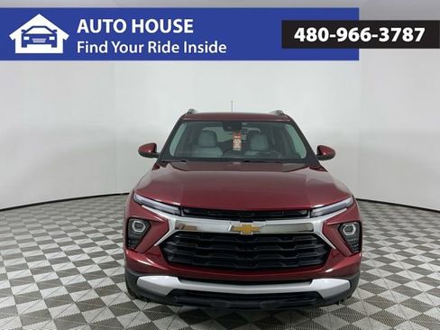 Used 2024 Chevrolet TrailBlazer LT w/ Convenience Package FWD image 2