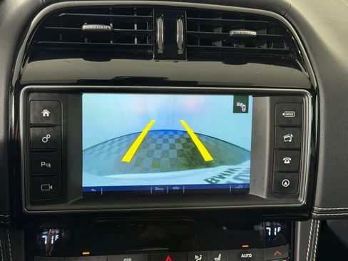 Used 2018 Jaguar F-PACE S image 26