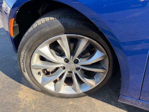 Used 2015 Chrysler 200 S FWD image 38