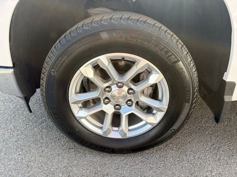 Used 2023 Chevrolet Silverado 1500 LT AWD/4WD image 13