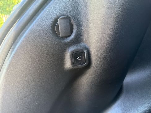 Used 2018 Jeep Compass Limited w/ Navigation Group AWD/4WD image 16