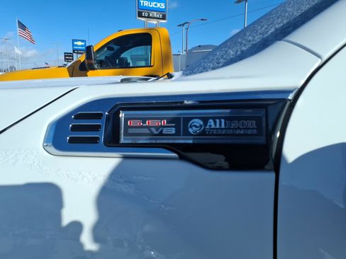 New 2025 GMC Sierra 3500 SLT w/ SLT Premium Package image 14